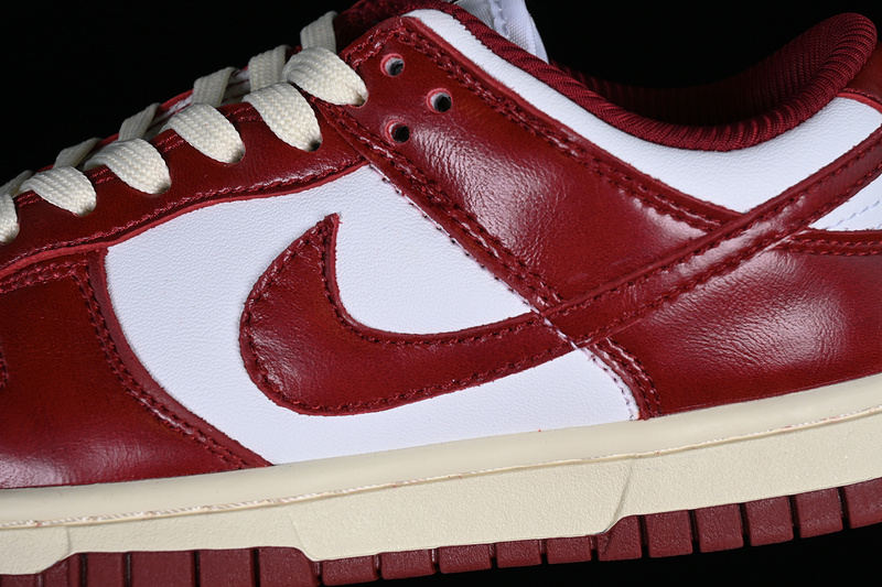 Dunk Low Sb Premium White/Team Red/Coconut Milk 3