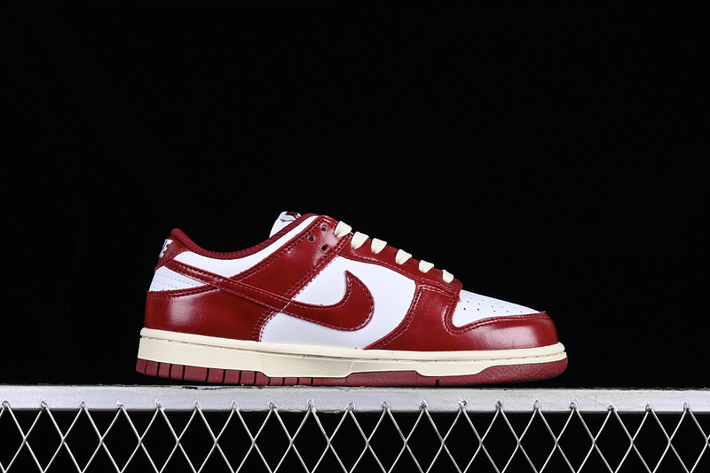 Dunk Low Sb Premium White/Team Red/Coconut Milk 19