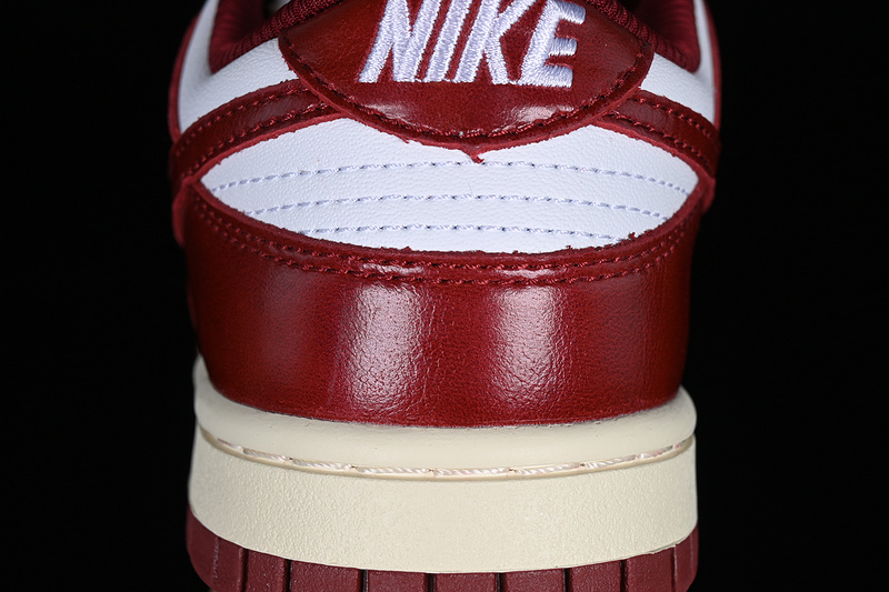 Dunk Low Sb Premium White/Team Red/Coconut Milk 23