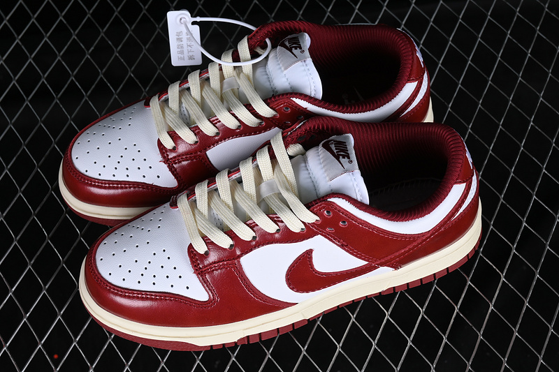 Dunk Low Sb Premium White/Team Red/Coconut Milk 27