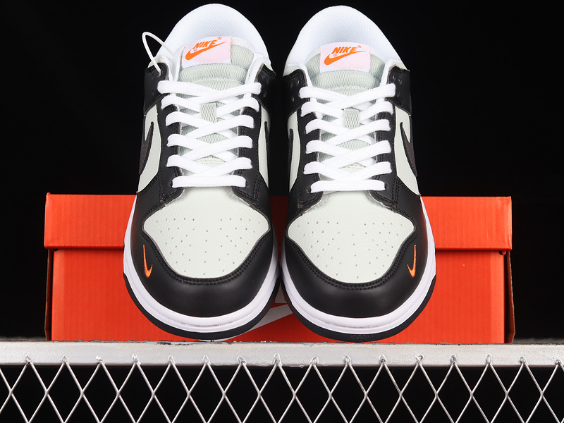 Dunk Low Mini Swoosh Black/White/Total Orange 11