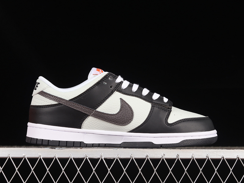 Dunk Low Mini Swoosh Black/White/Total Orange 21