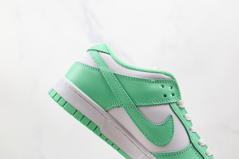 Sb Dunk Low White/Green Glow/White 9