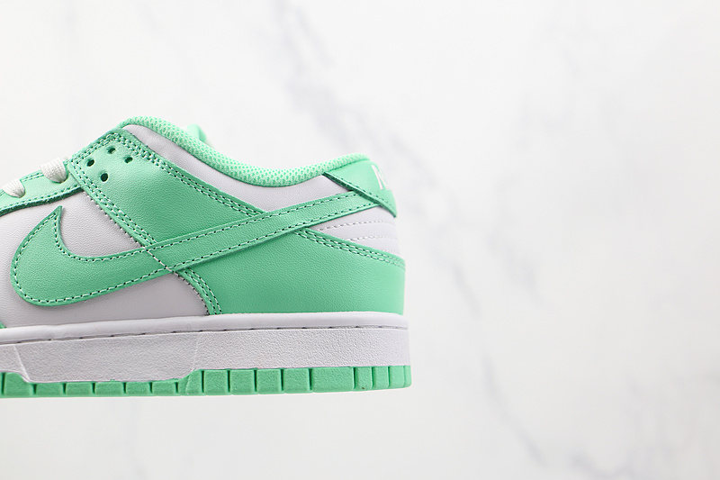 Sb Dunk Low White/Green Glow/White 15