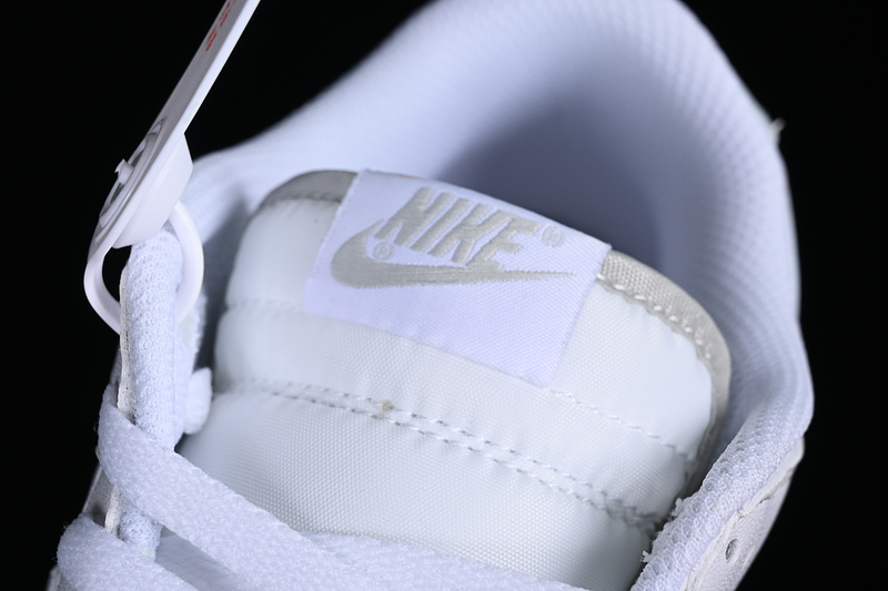 Dunk Low Sb White/Pure Platinum 23