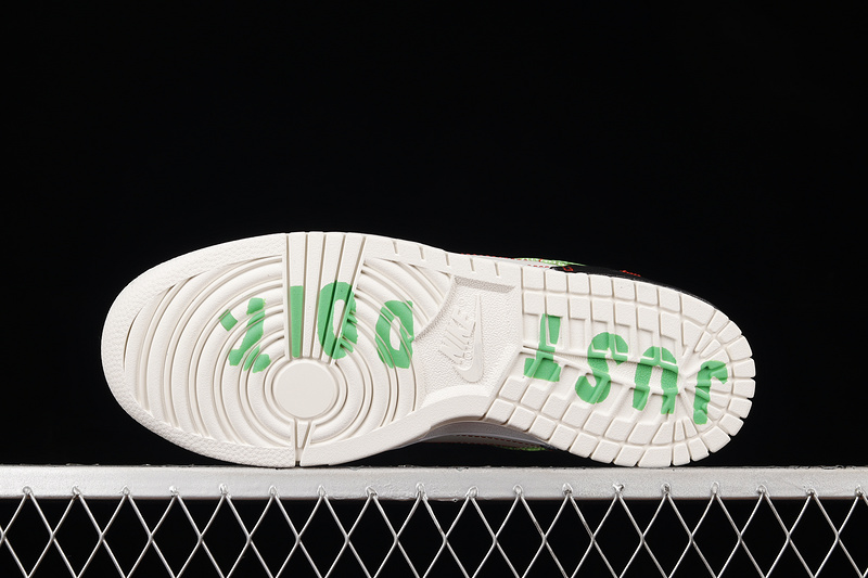 Wmns Dunk Low Disrupt 2 'Green Snakeskin'sail/Black/White 9