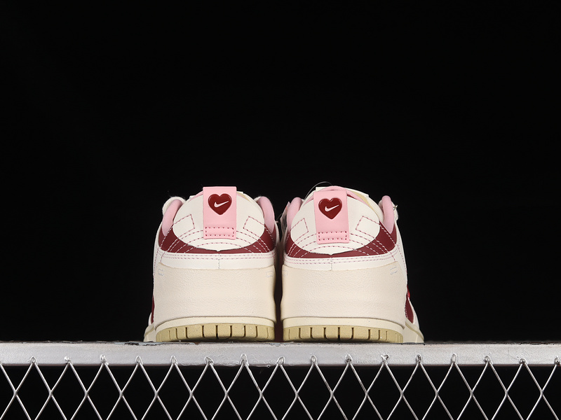 Dunk Low Disrupt 2 Valentine S Day Team Red/Team Red/Cashmere 23