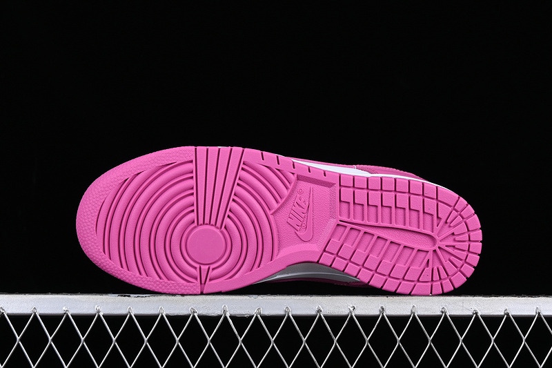 Dunk Low Sb White/Active Fuchsia 3