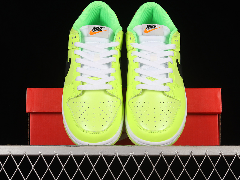 Dunk Low Se Volt/Black/Total Orange/Green Strike 3