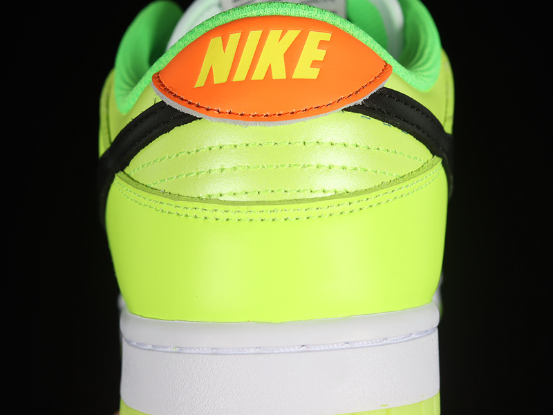 Dunk Low Se Volt/Black/Total Orange/Green Strike 5