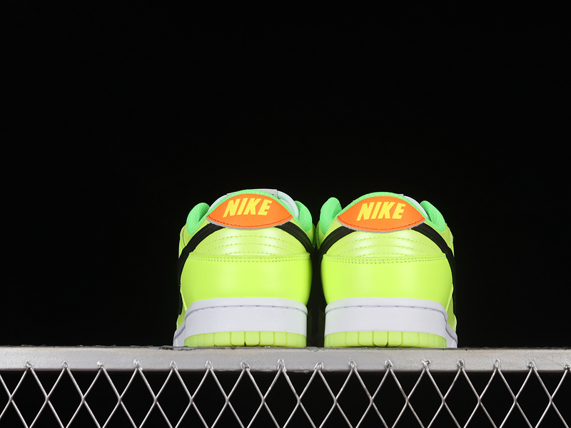 Dunk Low Se Volt/Black/Total Orange/Green Strike 27