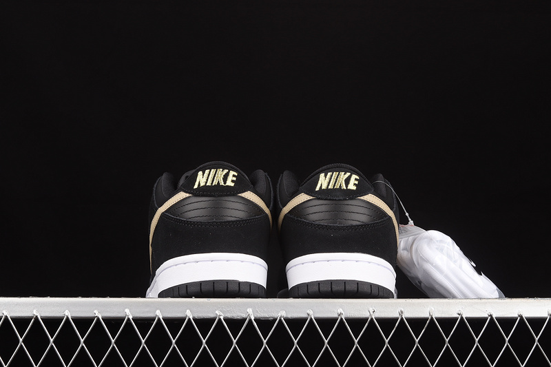 Dunk Low Sb Pro Black/Metallic Gold-White 5