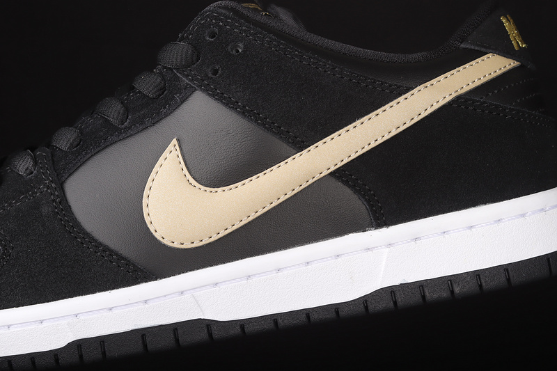 Dunk Low Sb Pro Black/Metallic Gold-White 9