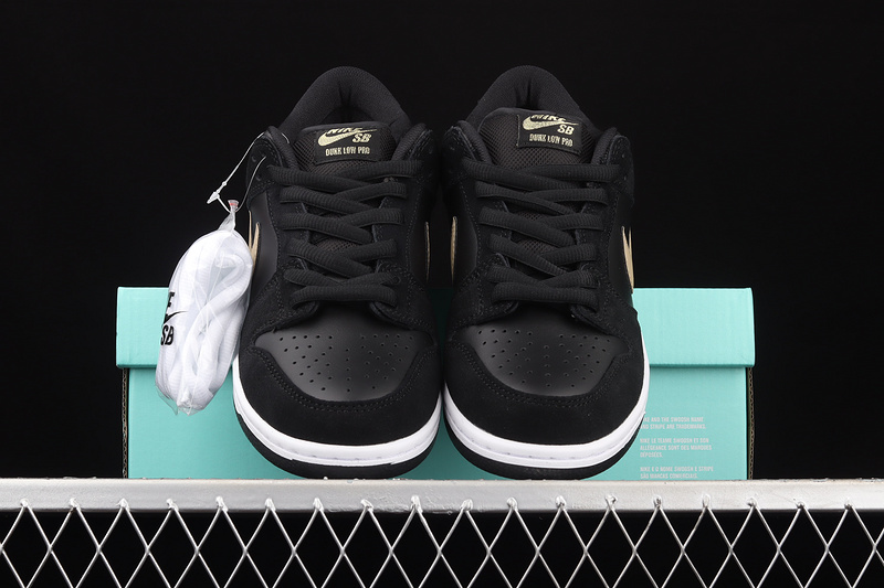 Dunk Low Sb Pro Black/Metallic Gold-White 19