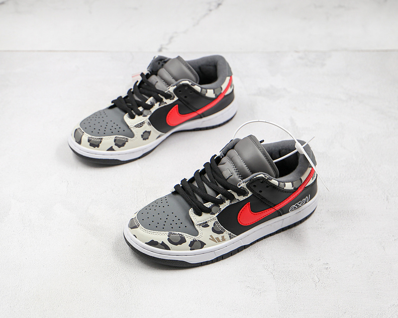 Sb Dunk Low Graffiti Grey/Black/University Red 9