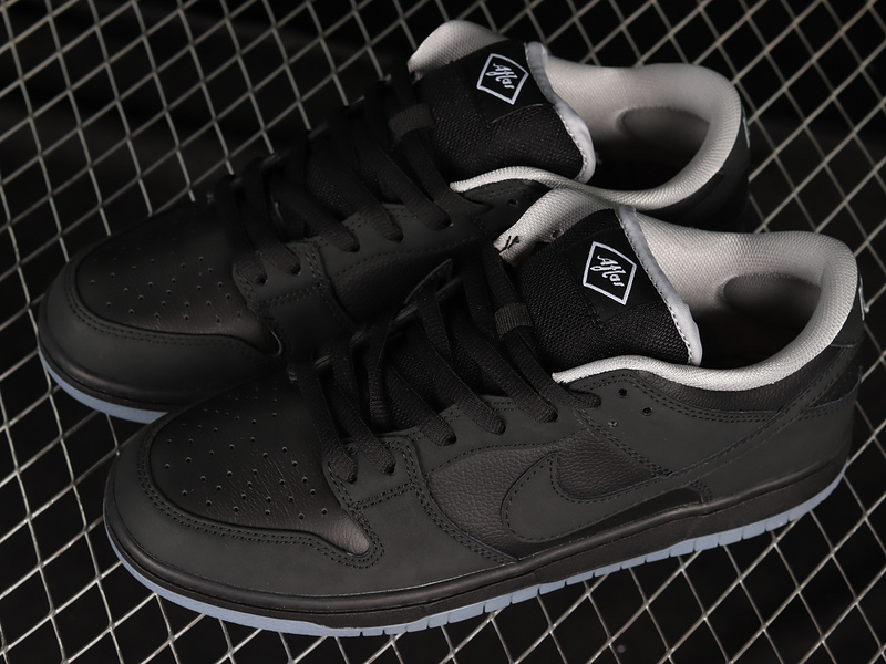 Sb Dunk Low Black/Black-Wolf Grey 11