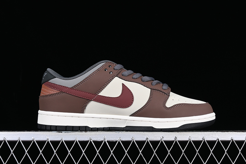 Otomo Katsuhiro X Sb Dunk Low White/Brown/Red 29