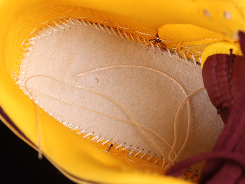 Sb Dunk Low University Gold/White/Deep Maroon/University Gold 3