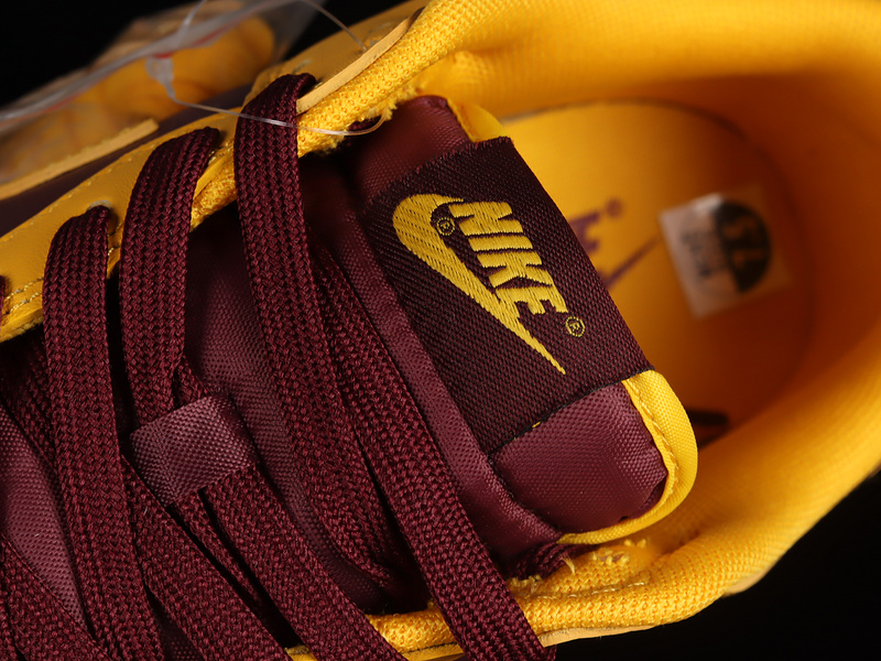 Sb Dunk Low University Gold/White/Deep Maroon/University Gold 5