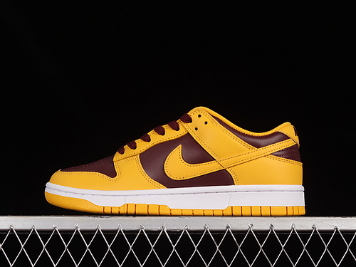 Sb Dunk Low University Gold/White/Deep Maroon/University Gold 31