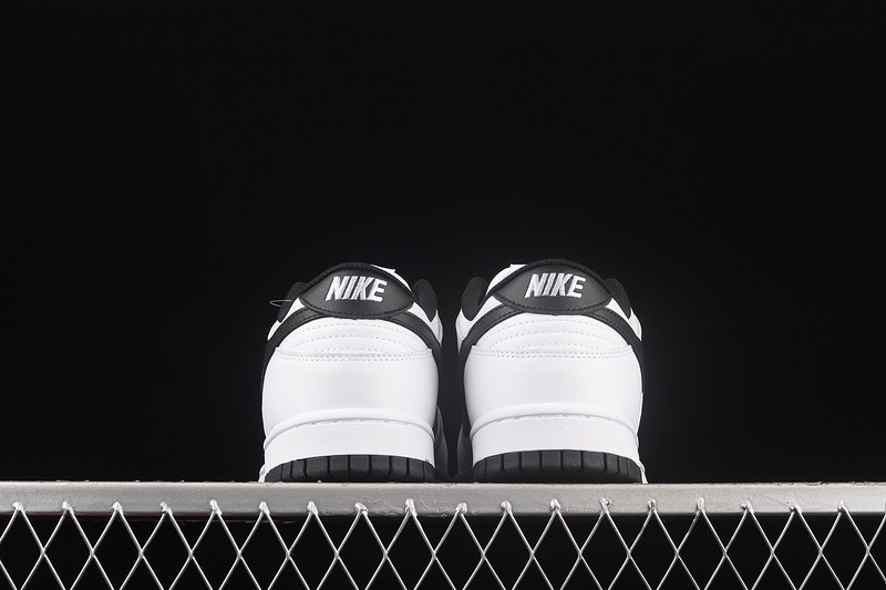 Sb Dunk Low White/White/Photon Dust 25