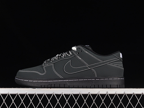 Sb Dunk Low Black/Black/White 5