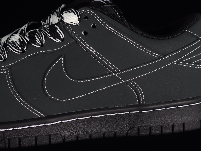 Sb Dunk Low Black/Black/White 17