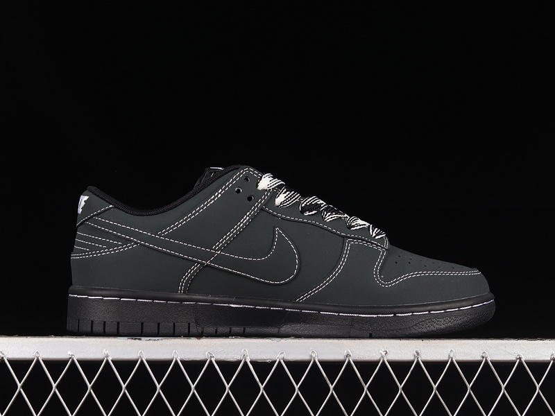 Sb Dunk Low Black/Black/White 31