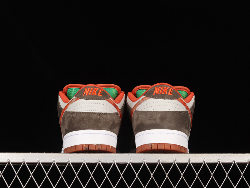 Dunk Low Crushed D.C. Olive Grey/Mantra Orange/Rattan 3