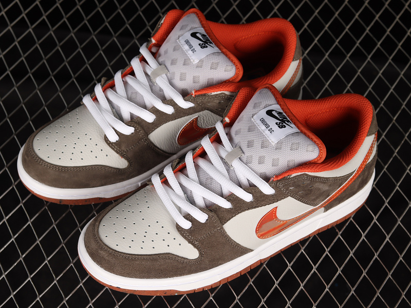 Dunk Low Crushed D.C. Olive Grey/Mantra Orange/Rattan 15