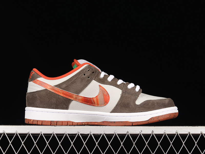 Dunk Low Crushed D.C. Olive Grey/Mantra Orange/Rattan 23