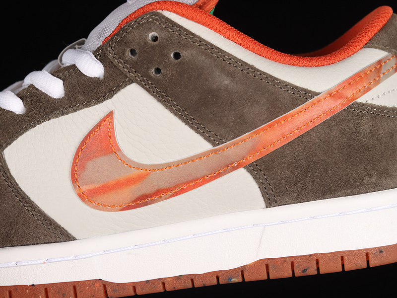 Dunk Low Crushed D.C. Olive Grey/Mantra Orange/Rattan 25