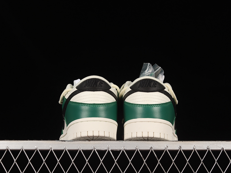 Dunk Low White/Green/Black 11