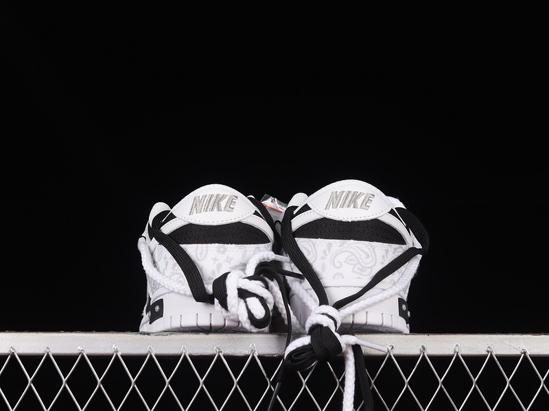 Dunk Low Ess White/Black 19