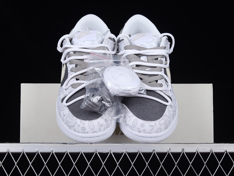 Dunk Low Ess White/Grey 17