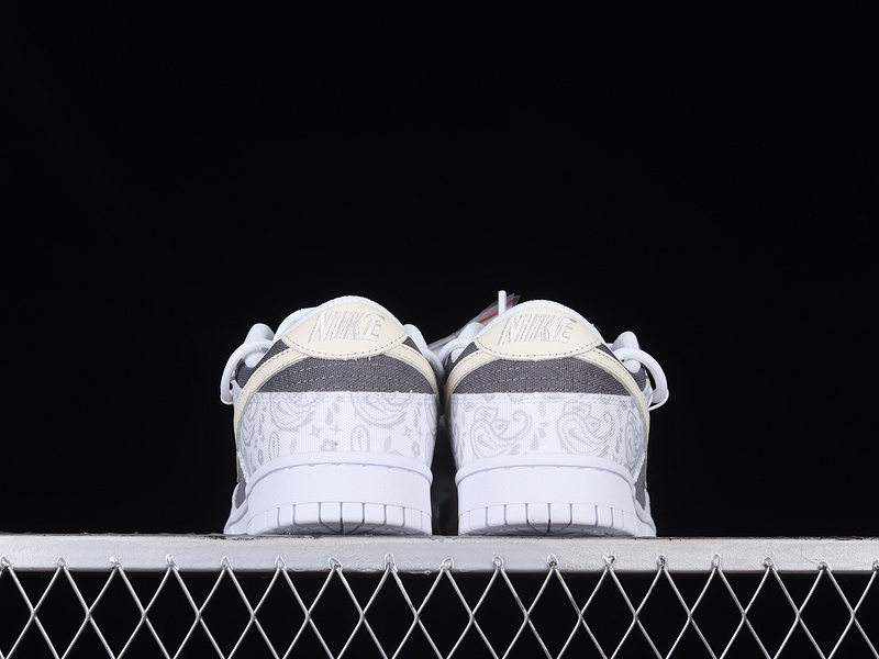 Dunk Low Ess White/Grey 19