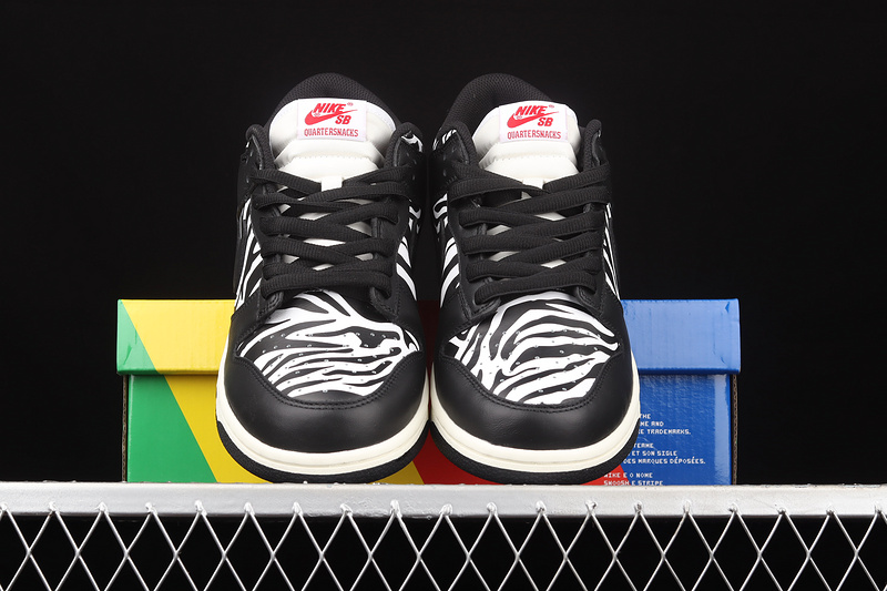 Quartersnacks X Dunk Low Sb Little Debbie’S Cakes Black/White 5