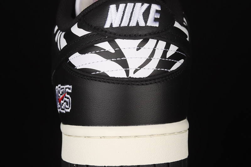 Quartersnacks X Dunk Low Sb Little Debbie’S Cakes Black/White 19