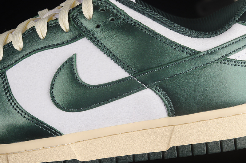 Dunk Low Vintage Green White/Pro Green/Coconut Milk 29