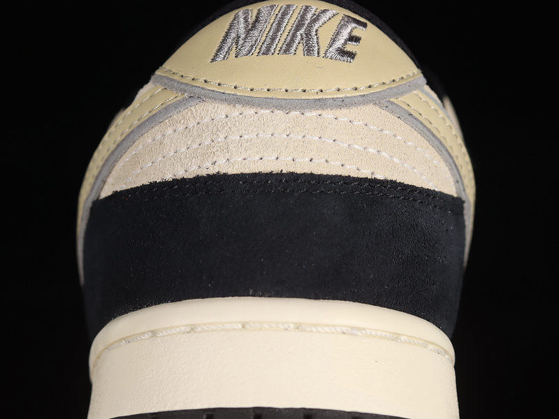 Sb Dunk Low Black/Team Gold/Coconut Milk 11