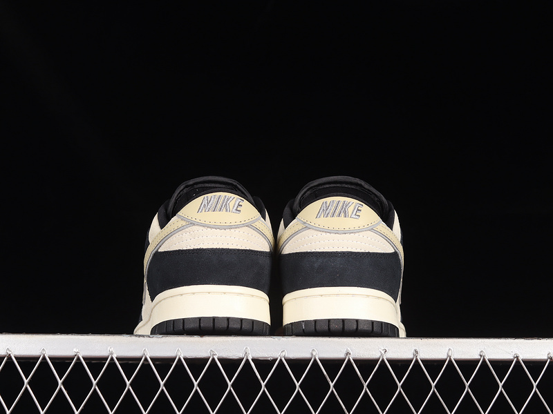 Sb Dunk Low Black/Team Gold/Coconut Milk 23