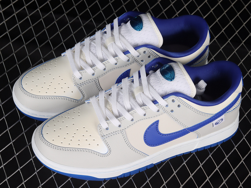 Sb Dunk Low Ivory Hyper Royal White/White/Game Royal/Sail 31