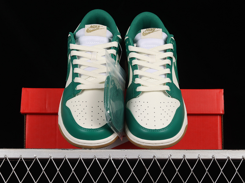 Sb Dunk Low Sail/Malachite/Sail/Malachite/Metallic Gold 5