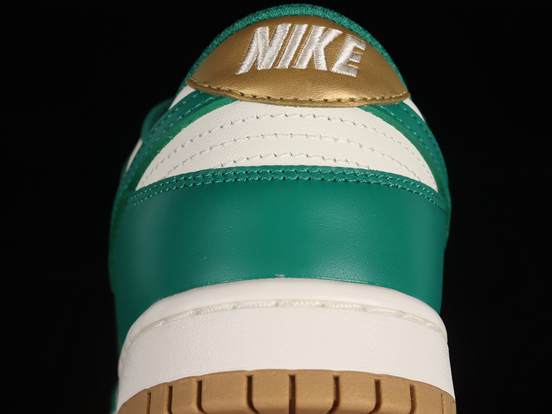 Sb Dunk Low Sail/Malachite/Sail/Malachite/Metallic Gold 11