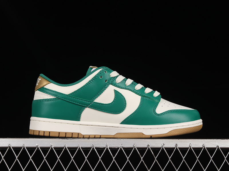 Sb Dunk Low Sail/Malachite/Sail/Malachite/Metallic Gold 17