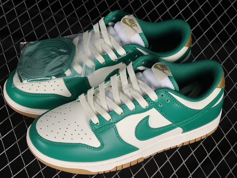 Sb Dunk Low Sail/Malachite/Sail/Malachite/Metallic Gold 27