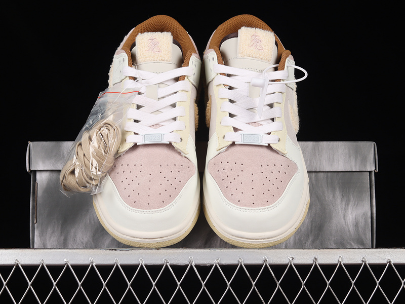 Dunk Low Sb Year Of The Rabbit Fossil Stone/Coconut Milk/Sail 19