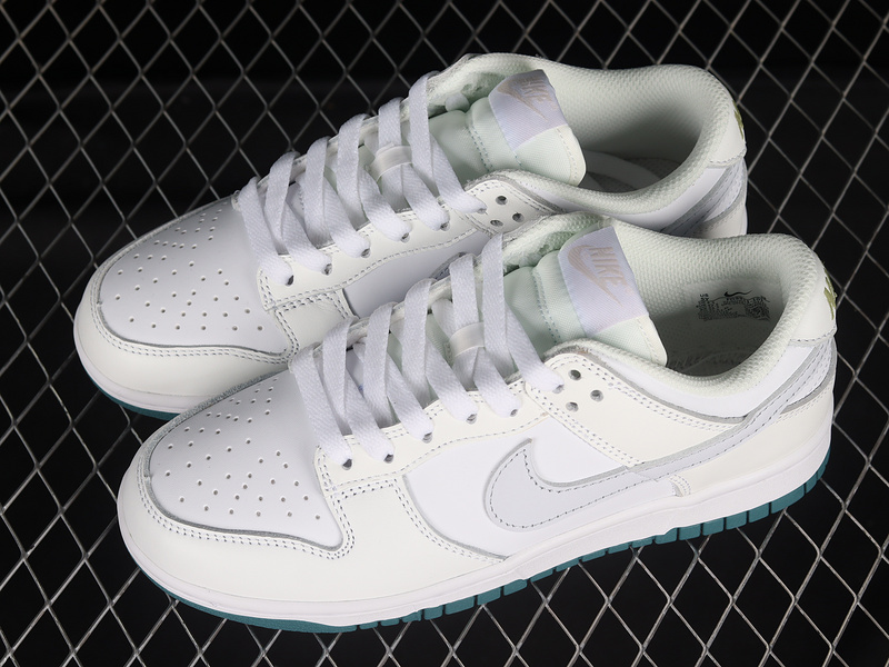 Dunk Low Gs White/Summit White/Football Grey 3