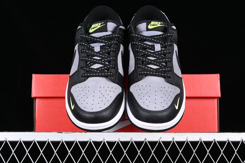 Dunk Low Black/Grey/Green Strike 7