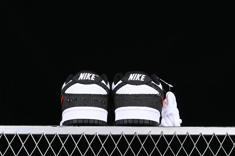 Sb Dunk Low Levis White/Black 3